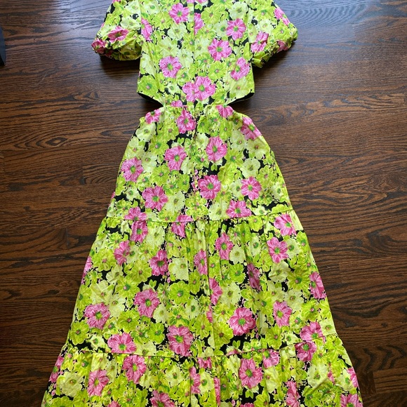 Dress size S but is a little loose - Picture 3 of 3